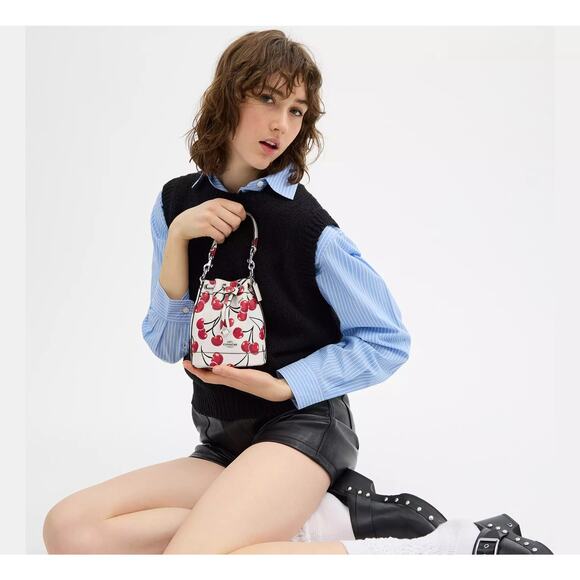 🍒 Coach Mini Bucket Bag With Cherry Print - Picture 5 of 10